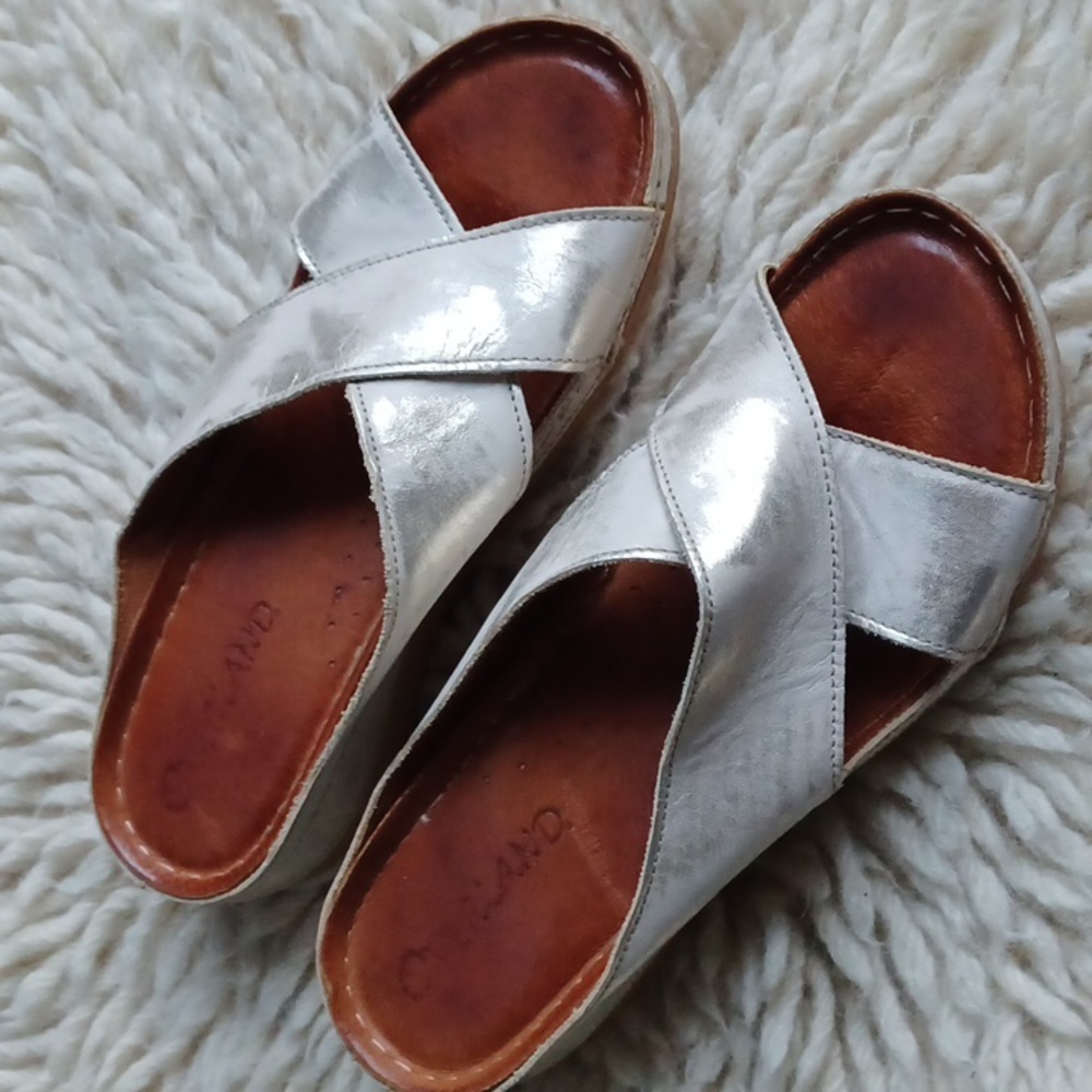OVERLAND sandals